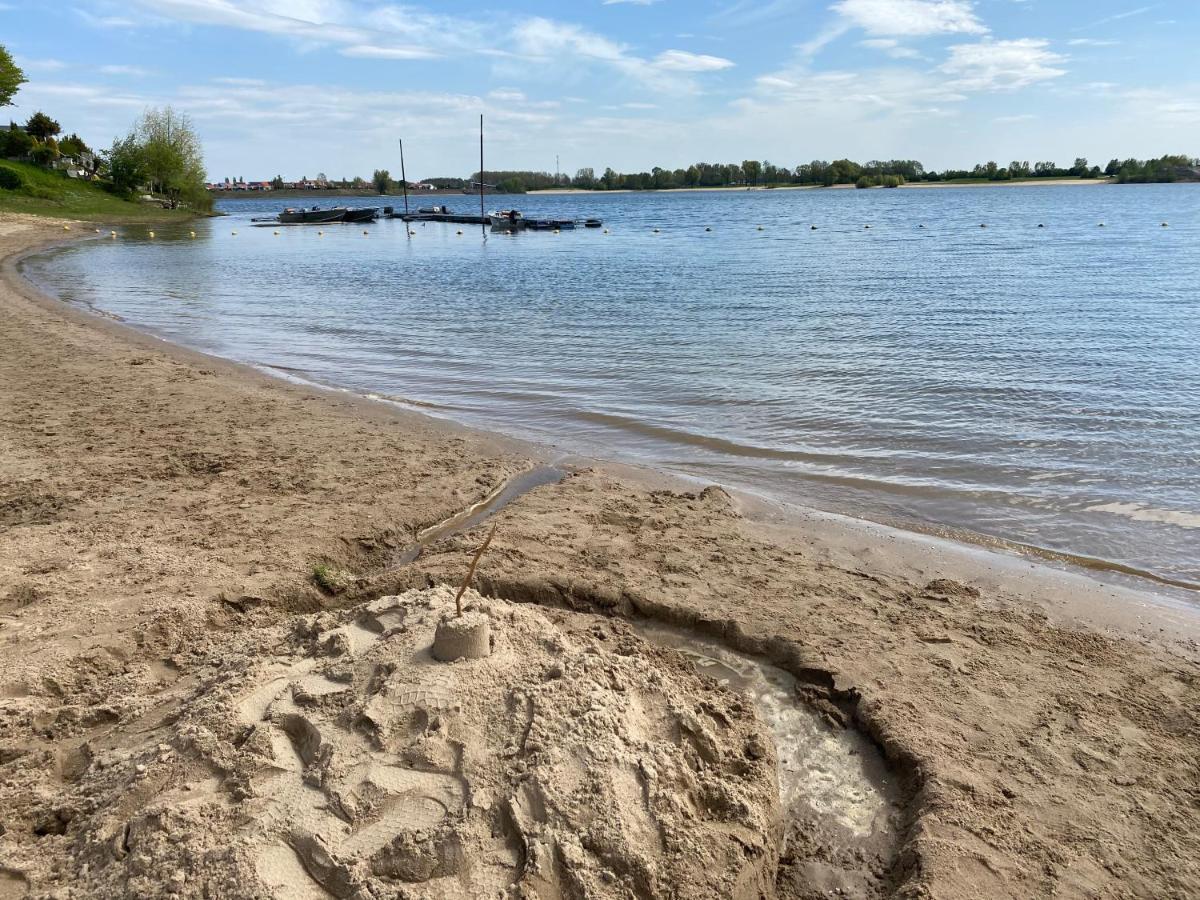 Luxus Cube Ferienhaus Chalet Am See Mit Schwimmbad In Lathum Nl Zewnętrze zdjęcie