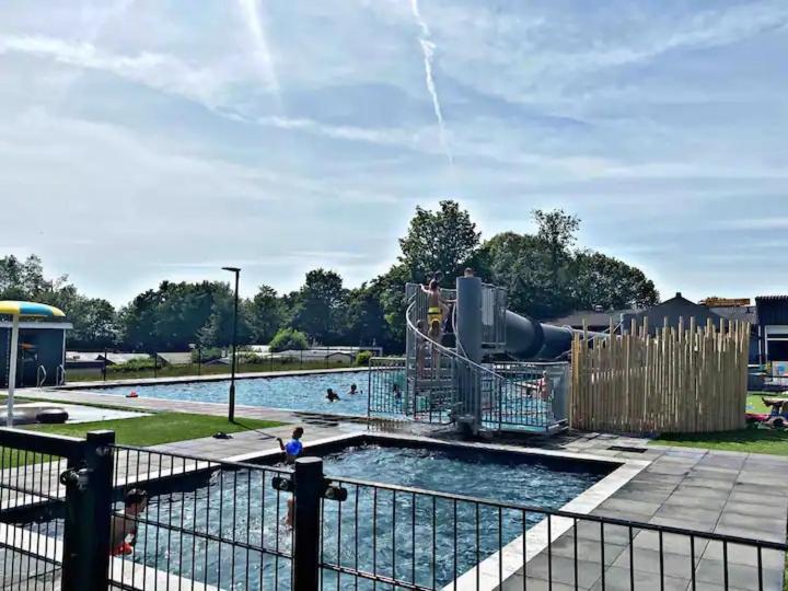 Luxus Cube Ferienhaus Chalet Am See Mit Schwimmbad In Lathum Nl Zewnętrze zdjęcie