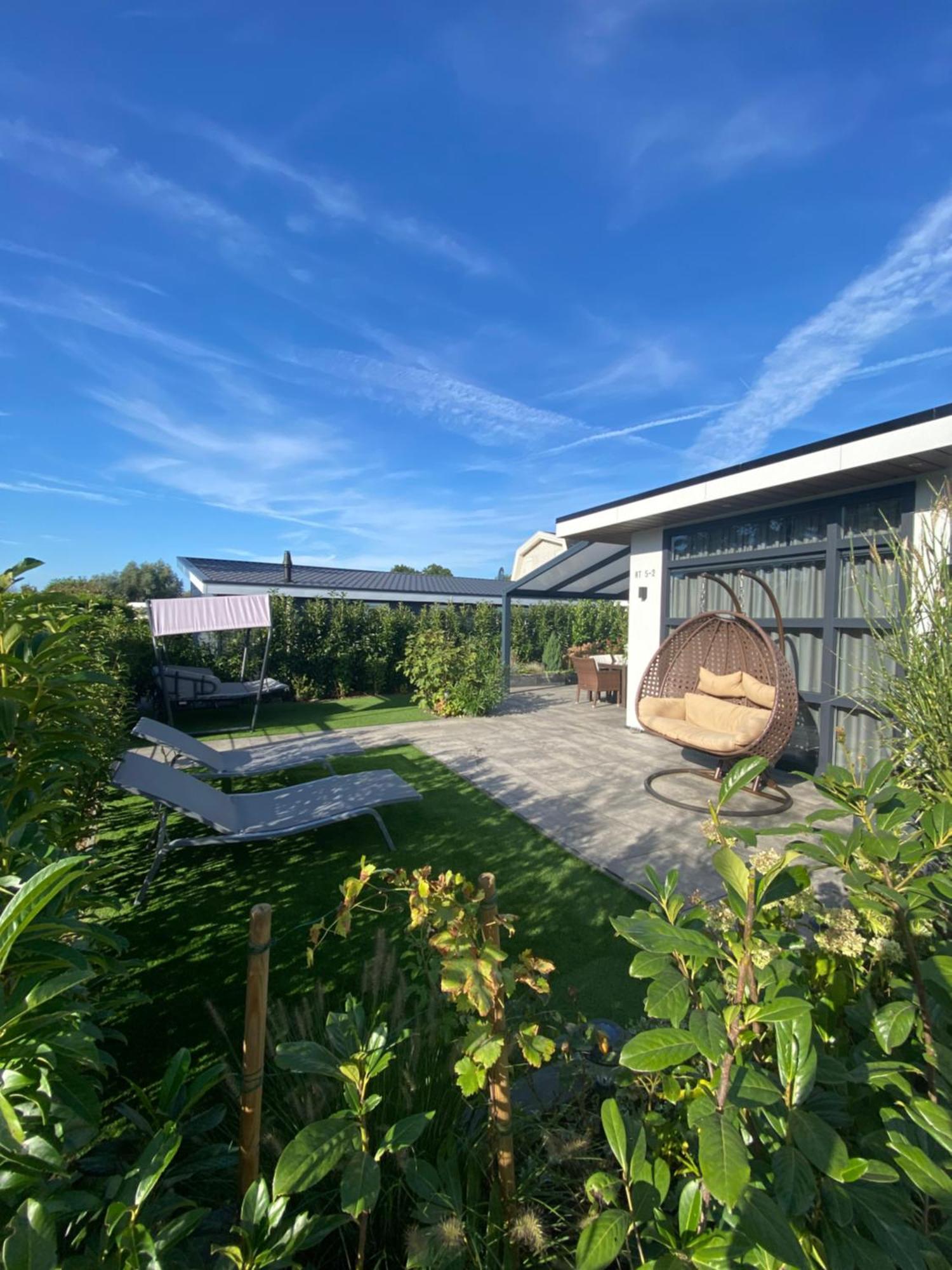 Luxus Cube Ferienhaus Chalet Am See Mit Schwimmbad In Lathum Nl Zewnętrze zdjęcie